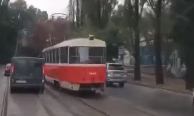 Трамваи не едут, домой добраться невозможно: Киев застрял в вечерних пробках