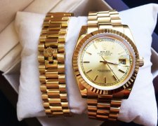В новом парламенте дорогие аксессуары все еще в моде: швейцарские часы Breitling у Артема Дубнова, а Игорь Палица предпочел Rolex за $26 тыс