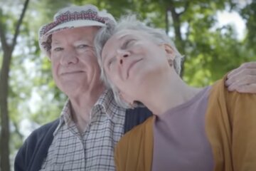 Пенсионеры. Фото: скриншот YouTube