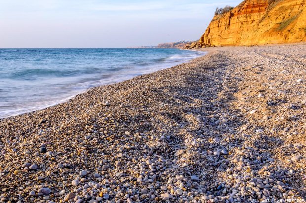 Бархатный сезон ничего не изменит: в сети показали "переполненные" пляжи в Крыму,будет голодный год