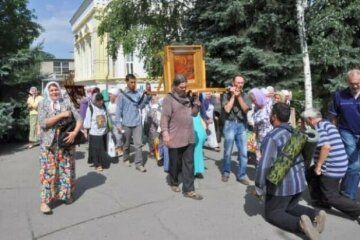 На Дніпропетровщині віруючі УПЦ пройдуть 700 км зі старовинною чудотворною святинею запорізького козацтва