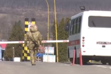 Венгрия не будет штрафовать украинцев за просрочку документов. Фото: скриншот YouTube