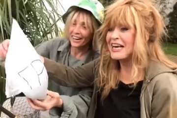 Алла Пугачева и Лайма Вайкуле.  Фото: скриншот YouTube-видео