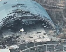 Розбитий аеродром в Гостомелі. Фото: скріншот YouTube-відео