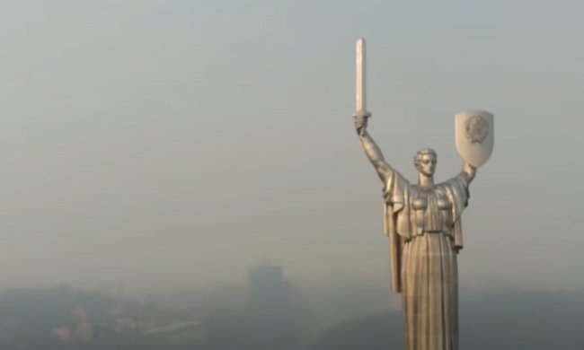 Киев снова лидирует в рейтинге городов с "грязным" воздухом. Фото: скриншот YouTube