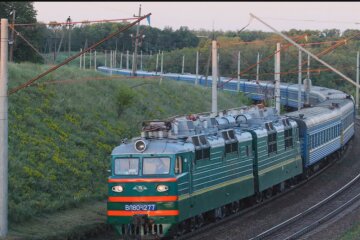 "Укрзализныця" возобновила еще ряд движеyий. Фото: скриншот YouTube