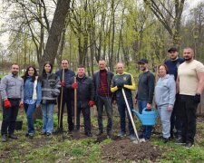 Шевченко объединяет Украину: на Приорке высадили дубовую аллею и провели большую толоку