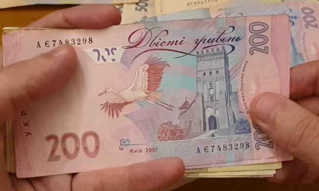 Гроші. Фото: скріншот YouTube-відео