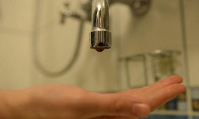 Будут долгие очереди за водой: в Киеве серьезная авария, могут не устранить до завтра