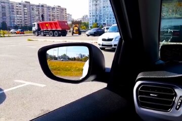 Автомобілі. Фото: YouTube