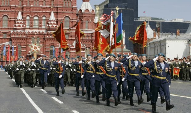 Удар Путину ниже пояса: в России отменили парад 9 мая
