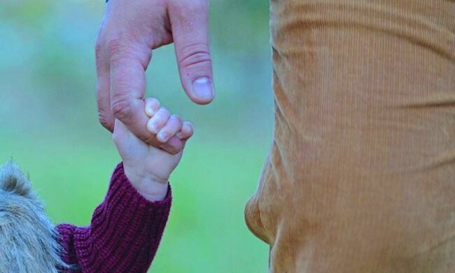 Уход за ребенком. Фото: скриншот YouTube