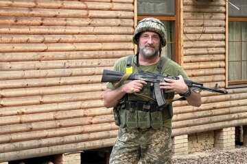 Залужний нагородив "Золотим хрестом" адвоката та воїна 92-ї ОМБр Леоніда Маслова, - Бутусов. ФОТО