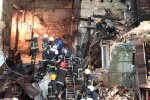 Спасатели ищут под завалами тела людей, фото Думская