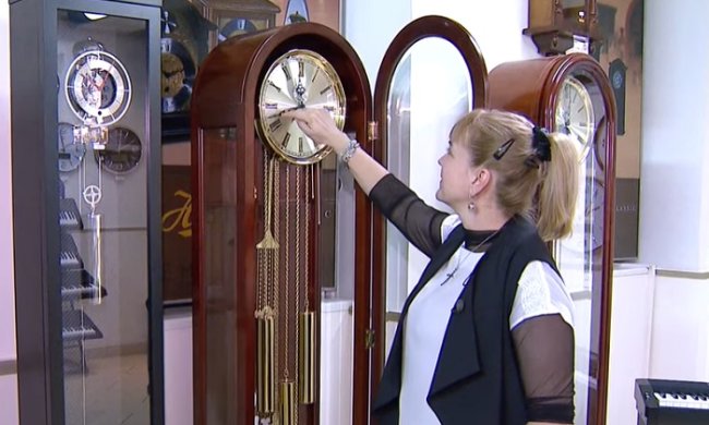 В ночь на воскресенье Украине перешла на летнее время. Фото: скриншот YouTube