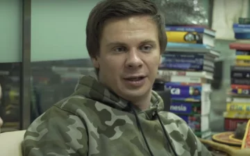 Дмитрий Комаров. Фото: скриншот YouTube