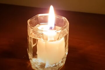 Свічка. Фото: скріншот YouTube-відео