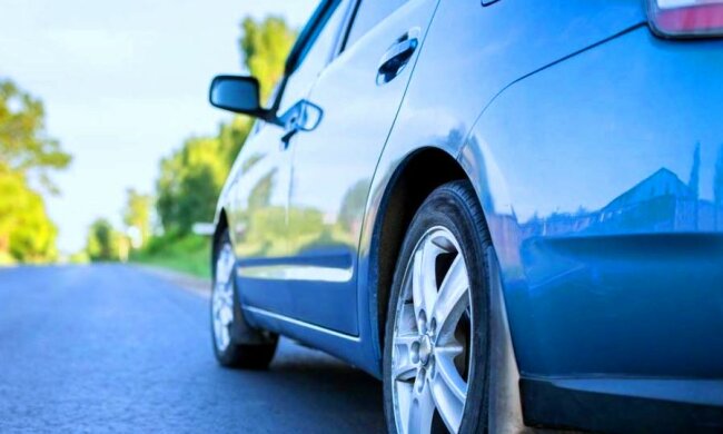 Автомобиль на дороге. Фото: скриншот YouTube