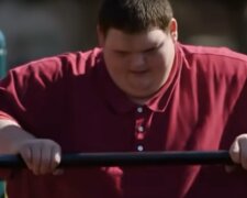 Хлопець з ожирінням. Фото: скріншот YouTube-відео