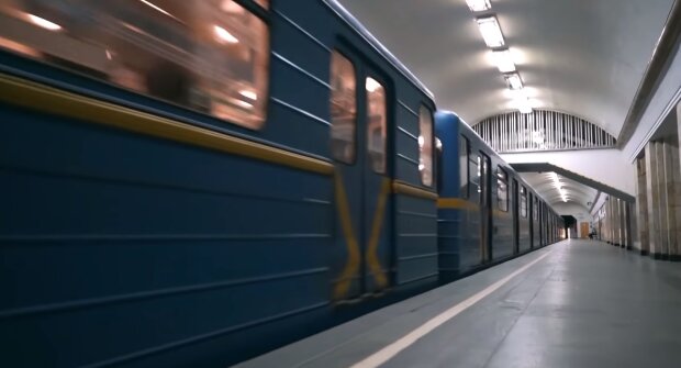 ЧП в киевском метрополитене. Фото: скриншот YouTube-видео