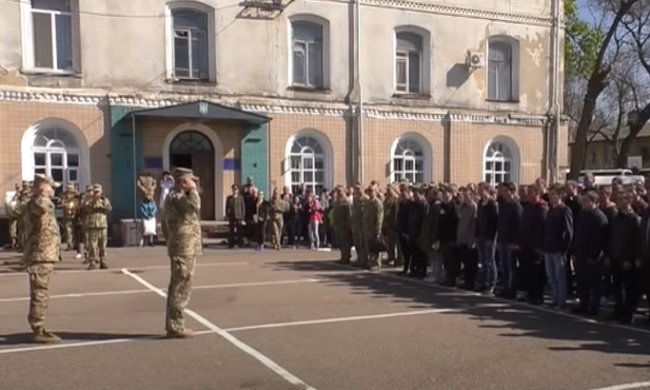 В Минобороны рассказали, как будет проходить весенний призыв в ВСУ. Фото: скриншот YouTube