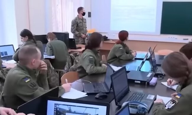 Военным закроют рот, а повестки полетят по электронной почте: уже в декабре Рада все жестко изменит