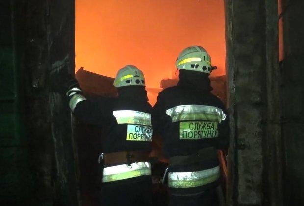 Спасатели, пожар. Фото: скрин видео ГСЧС