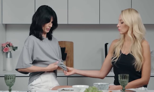 Маша Ефросинина и Оля Полякова.  Фото: скриншот YouTube-видео