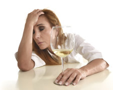 Популярные мифы об алкоголе: какие продукты нельзя сочетать со спиртным