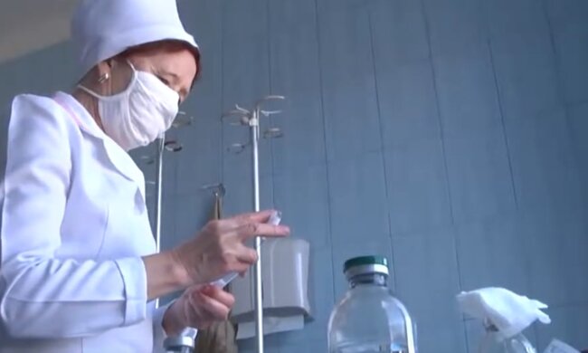 Медик. Фото: скріншот YouTube-відео