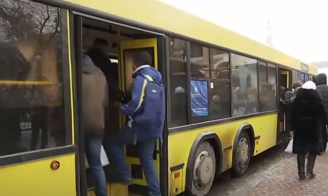 Комунальний транспорт у Києві. Фото: скріншот YouTube-відео