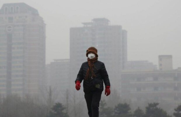Каждый вздох хуже яда: в Киеве ситуация на грани, маски лучше не снимать на улице