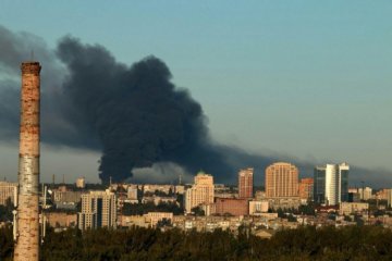 Все горит и взрывается: в Донецке взлетел на воздух склад с боеприпасами. Видео