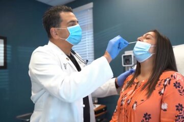 Тестирование на коронавирус. Фото: скриншот Youtube