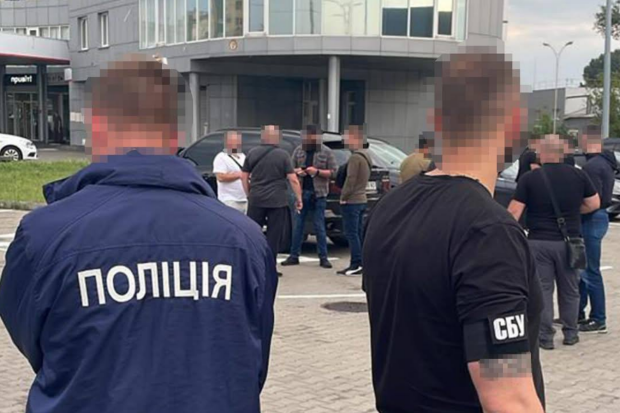 СБУ и полиция перекрыли в Киеве огромный район, проверяют каждого – что происходит