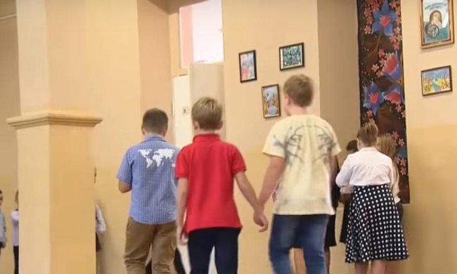 В украинских школах изменится название предмета. Фото: скрин ТСН
