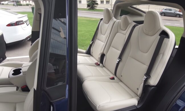 Салон Tesla Model X