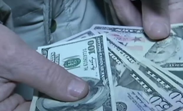 Доллар. Фото: скрин youtube