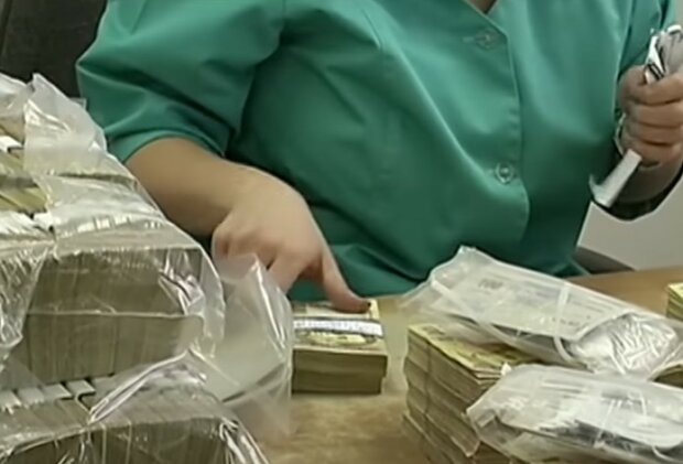 Печать денег НБУ. Фото: скриншот Youtube
