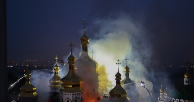 Киево-Печерская лавра после российской атаки 15 июня