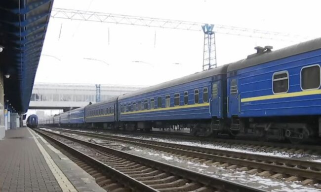 "Укрзализныця" запланировала подорожание билетов. Фото: скриншот Youtube