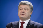 Порошенко лишился всего: первые фото президента в изгнании. Ходит по вагонам