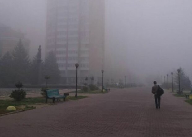 Киев окутало белой дымкой, вокруг ничего не видно: стало известно, что происходит с воздухом в столице