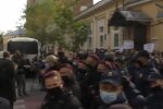 Люди вышли на акцию протеста. Фото: скрин YouTube