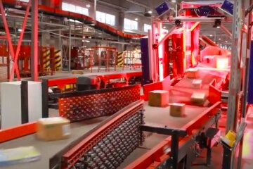 Нова пошта. Фото: скриншот YouTube