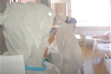 Больницы переполнены, поток "скорых" не прекращается: Одессу колотит - появилось видео