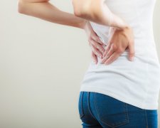 Медики назвали пять возможных причин боли в спине
