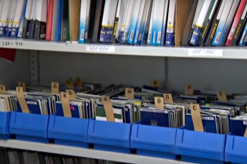 Трудова книжка. Фото: скріншот YouTube-відео.