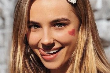 Звезда сериала "Школа" показала, как раздевается. Не сдержалась