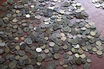 Монети. Фото: скріншот YouTube-відео